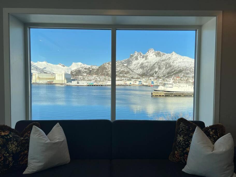 Sentrumsnaer Leilighet Med Utsikt Svolvaer Ngoại thất bức ảnh